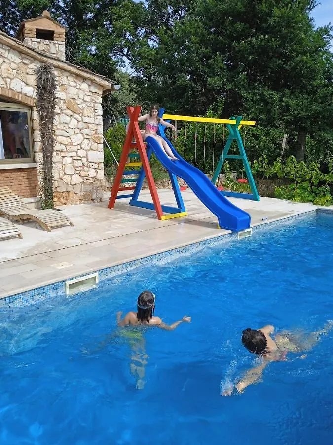 Childern And Adults Enjoy Games,Pool And Seaview Villa Rovinj Hırvatistan