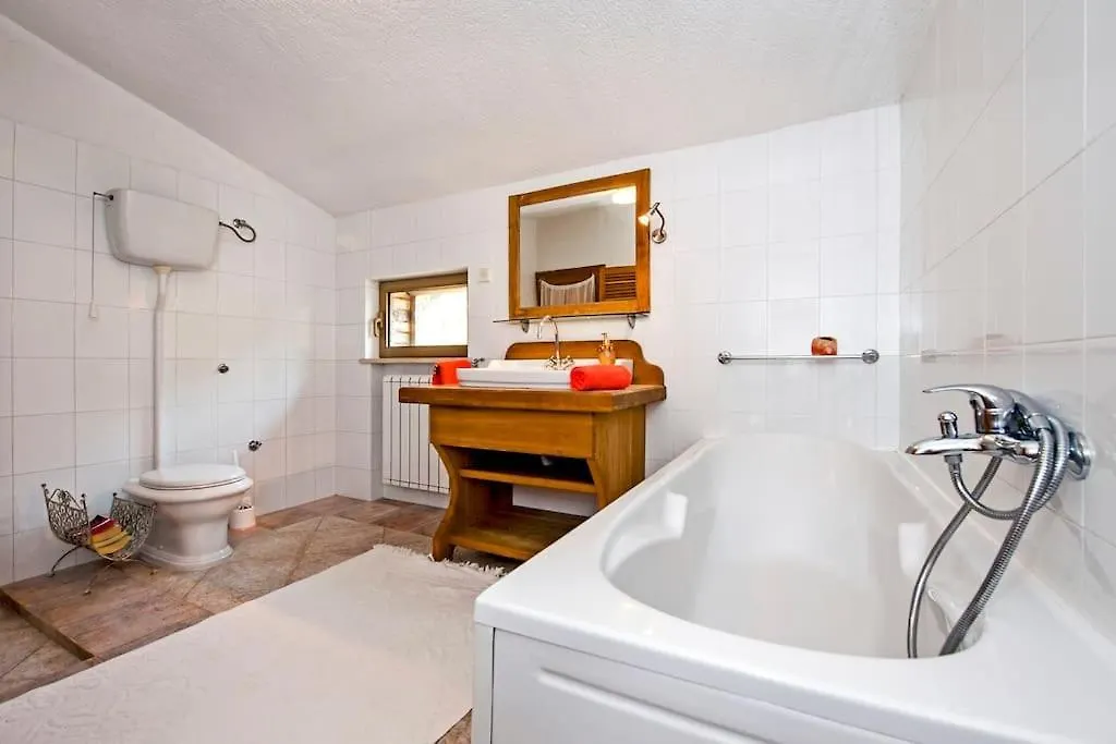 Childern And Adults Enjoy Games,Pool And Seaview Villa Rovinj 0*,  Hırvatistan