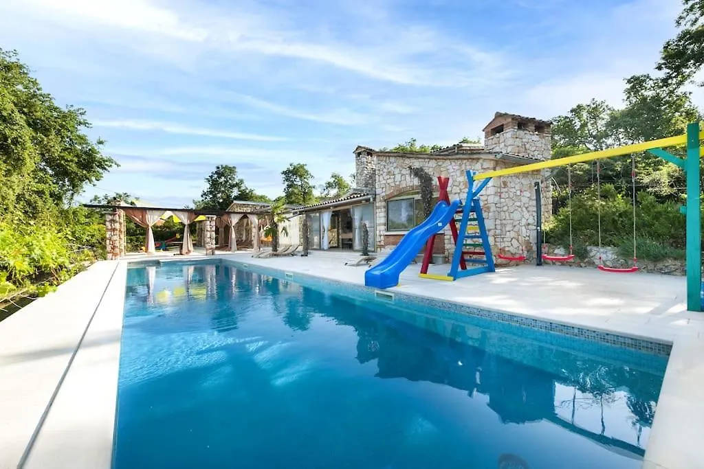 Childern And Adults Enjoy Games,Pool And Seaview Villa Rovinj