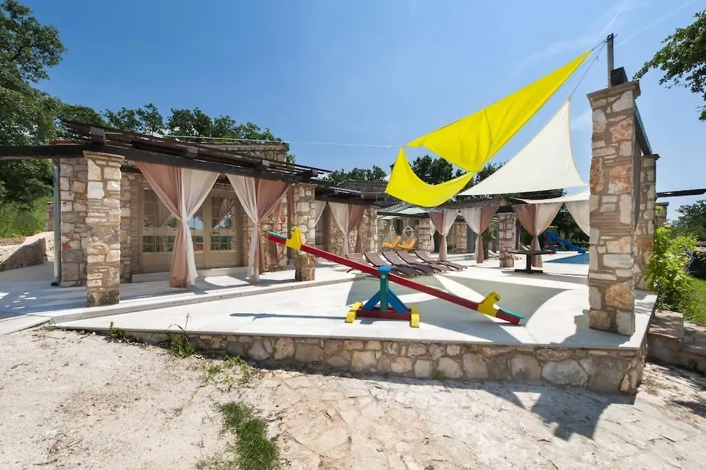Childern And Adults Enjoy Games,Pool And Seaview Villa Rovinj
