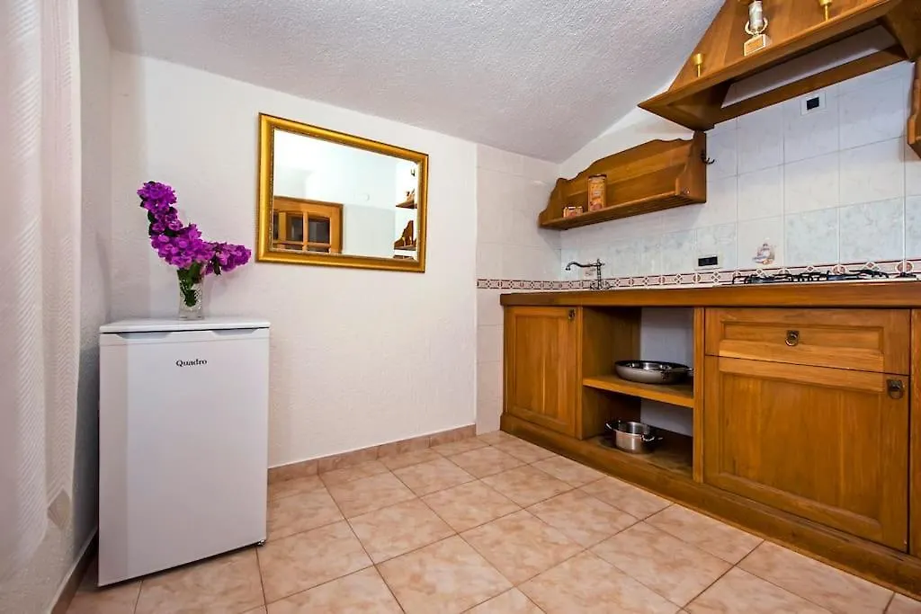 Childern And Adults Enjoy Games,Pool And Seaview Villa Rovinj