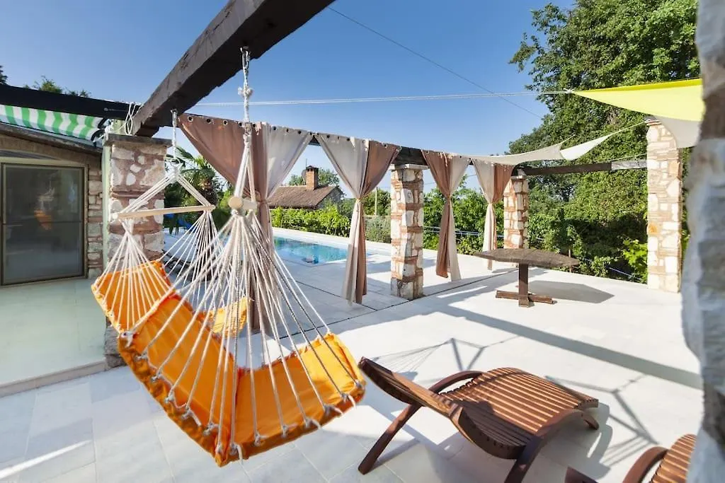 Childern And Adults Enjoy Games,Pool And Seaview Villa Rovinj