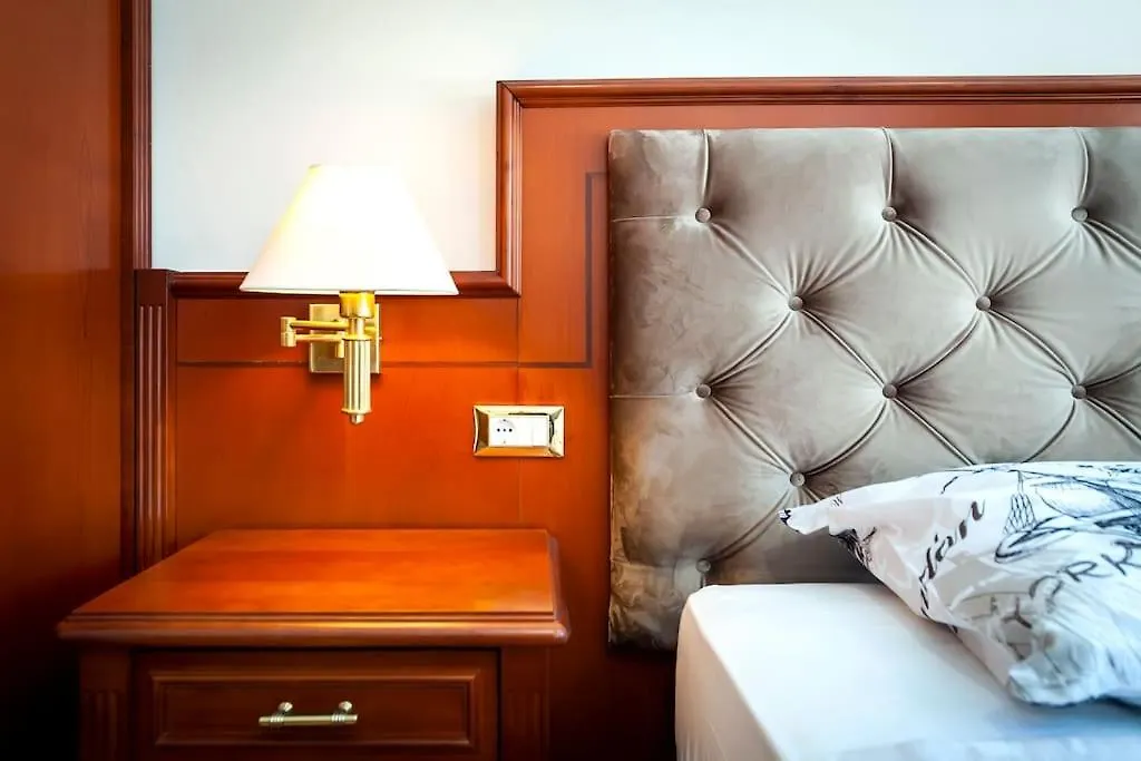 Childern And Adults Enjoy Games,Pool And Seaview Villa Rovinj