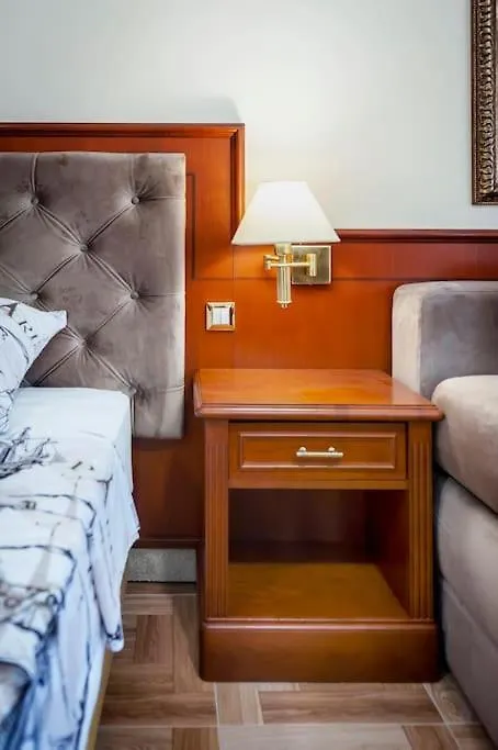 Childern And Adults Enjoy Games,Pool And Seaview Villa Rovinj