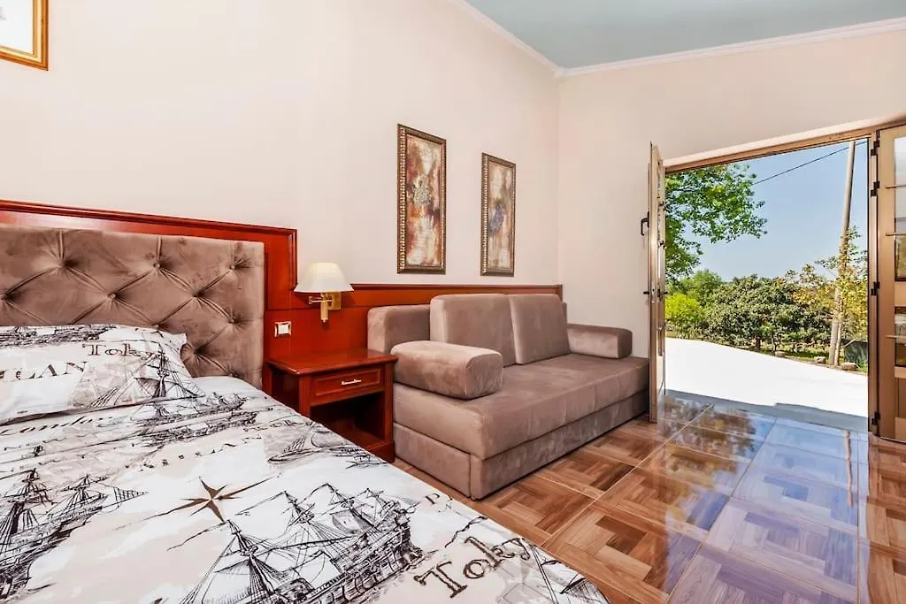 Childern And Adults Enjoy Games,Pool And Seaview Villa Rovinj