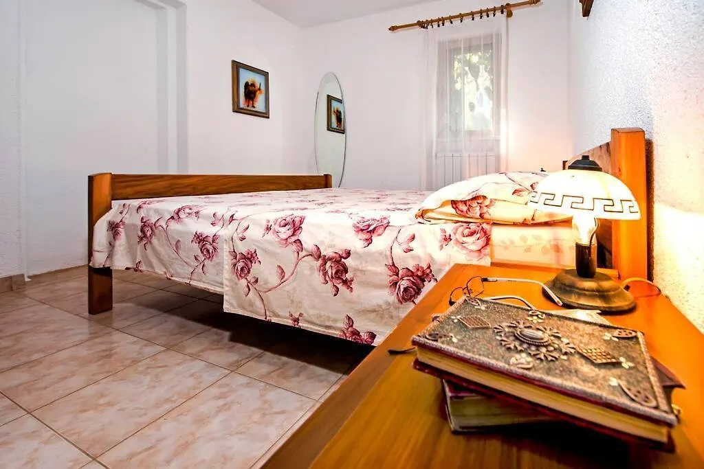Childern And Adults Enjoy Games,Pool And Seaview Villa Rovinj