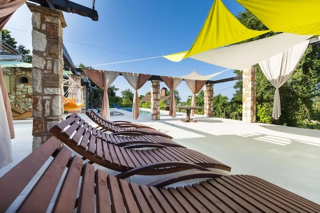 Childern And Adults Enjoy Games,Pool And Seaview Villa Rovinj