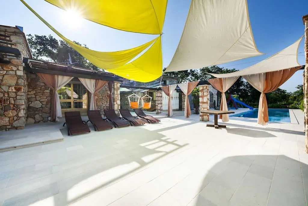 Childern And Adults Enjoy Games,Pool And Seaview Villa Rovinj
