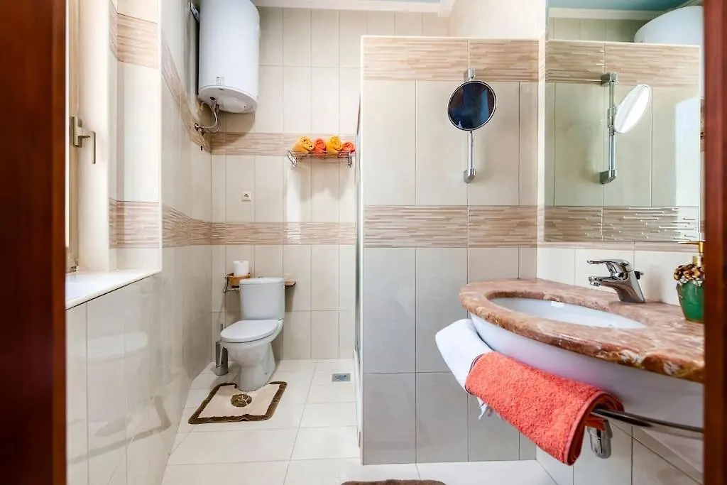 Childern And Adults Enjoy Games,Pool And Seaview Villa Rovinj
