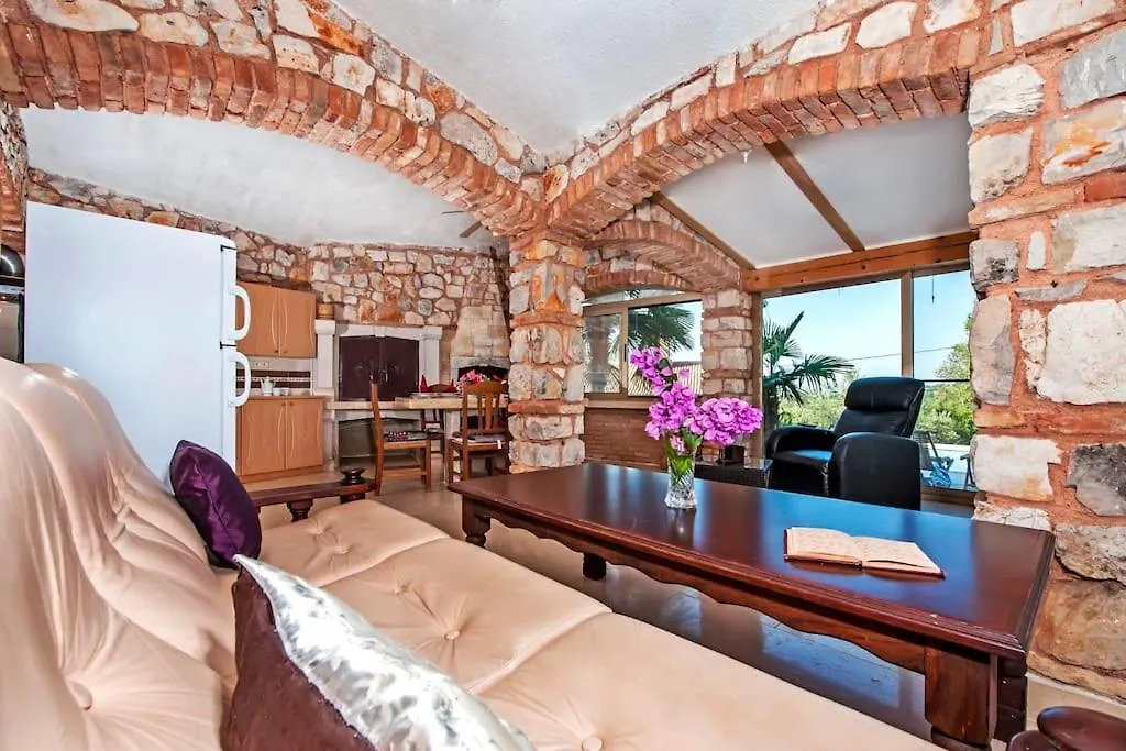 Childern And Adults Enjoy Games,Pool And Seaview Villa Rovinj