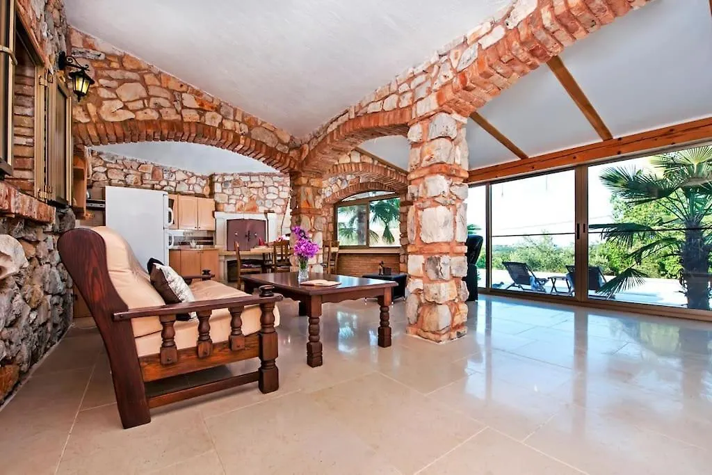 Childern And Adults Enjoy Games,Pool And Seaview Villa Rovinj