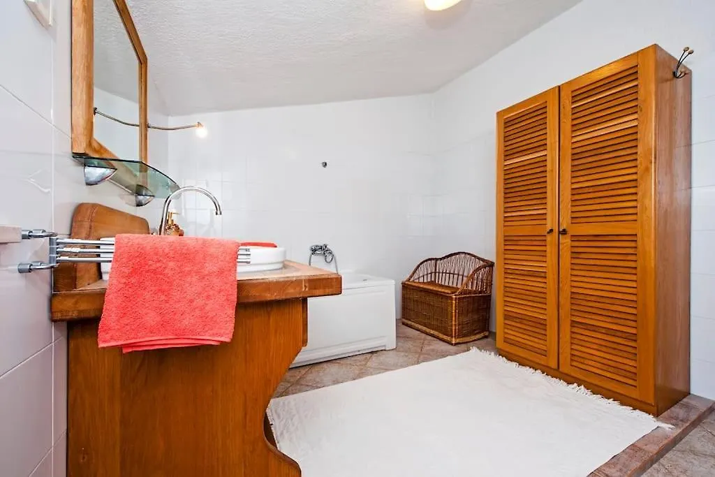 Childern And Adults Enjoy Games,Pool And Seaview Villa Rovinj