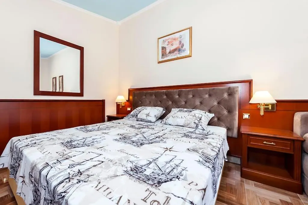 Childern And Adults Enjoy Games,Pool And Seaview Villa Rovinj