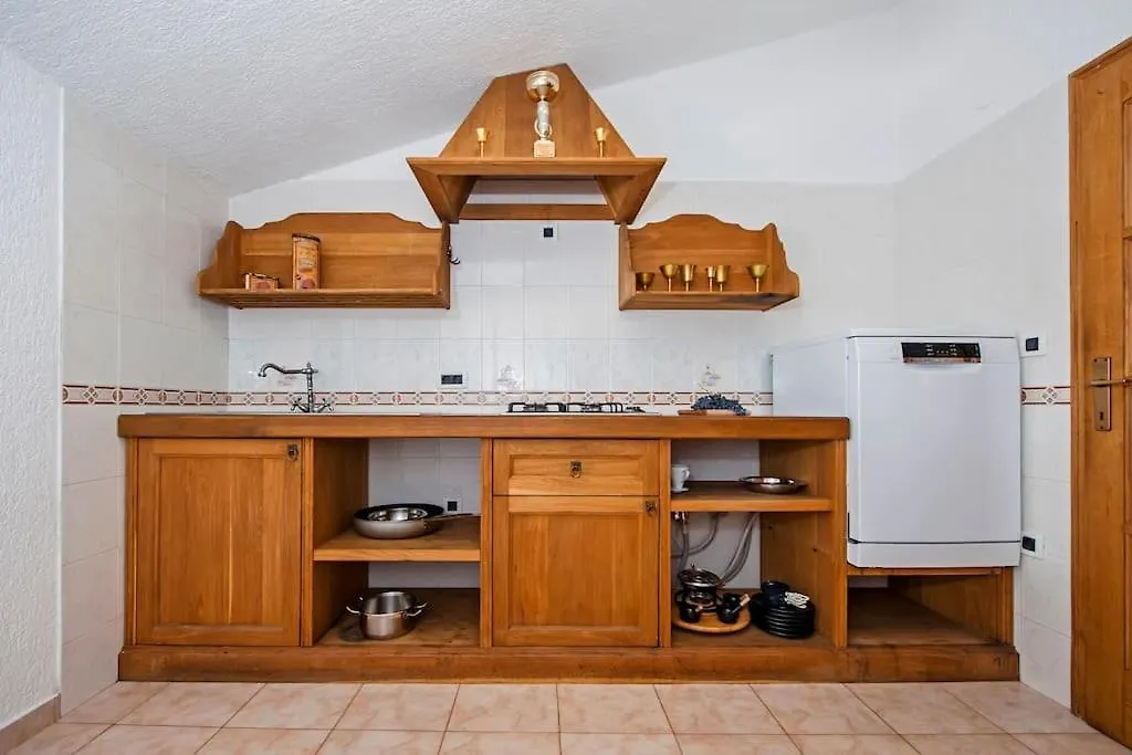 Childern And Adults Enjoy Games,Pool And Seaview Villa Rovinj