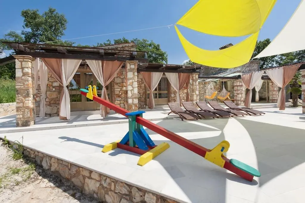 Childern And Adults Enjoy Games,Pool And Seaview Villa Rovinj 0*,  Croatia