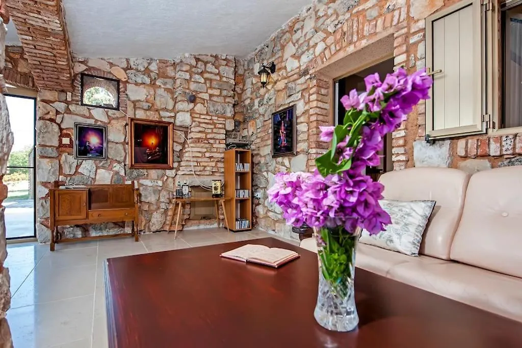 Childern And Adults Enjoy Games,Pool And Seaview Villa Rovinj