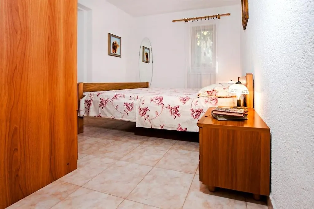 Childern And Adults Enjoy Games,Pool And Seaview Villa Rovinj Croatia